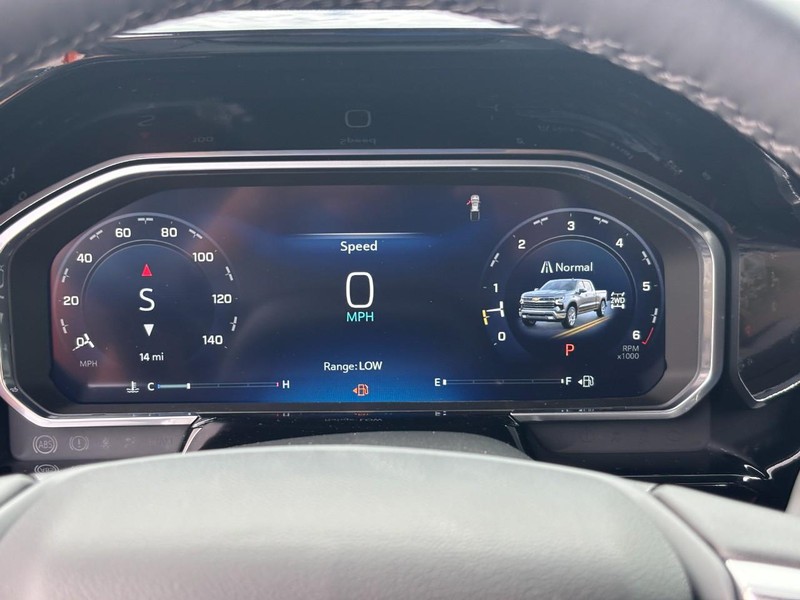 Chevrolet Silverado 1500 Vehicle Full-screen Gallery Image 14