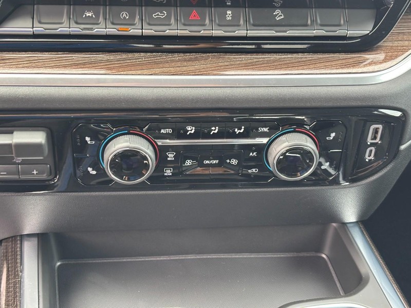 Chevrolet Silverado 1500 Vehicle Full-screen Gallery Image 18