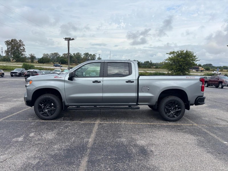 Chevrolet Silverado 1500 Vehicle Full-screen Gallery Image 2