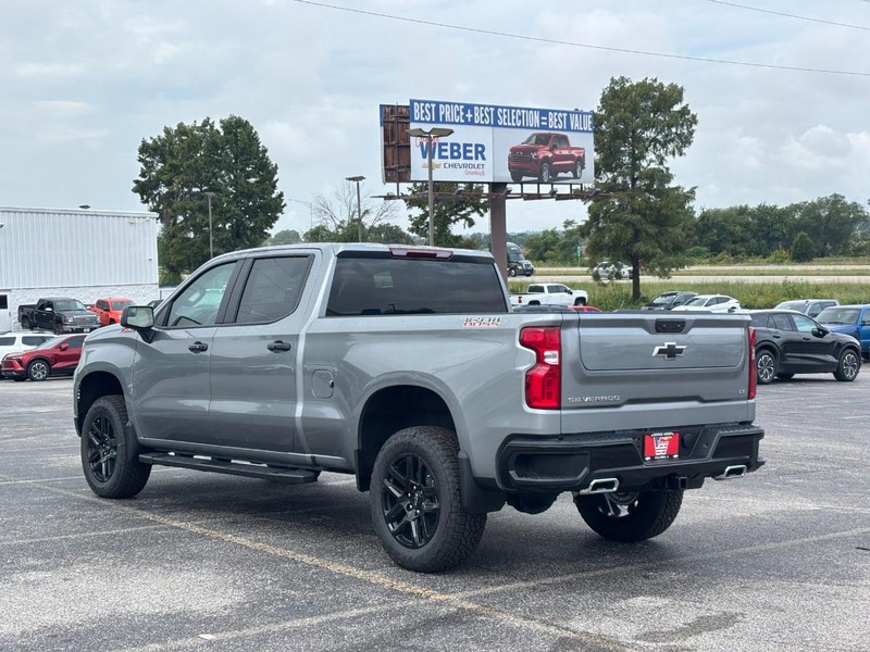 Chevrolet Silverado 1500 Vehicle Full-screen Gallery Image 3