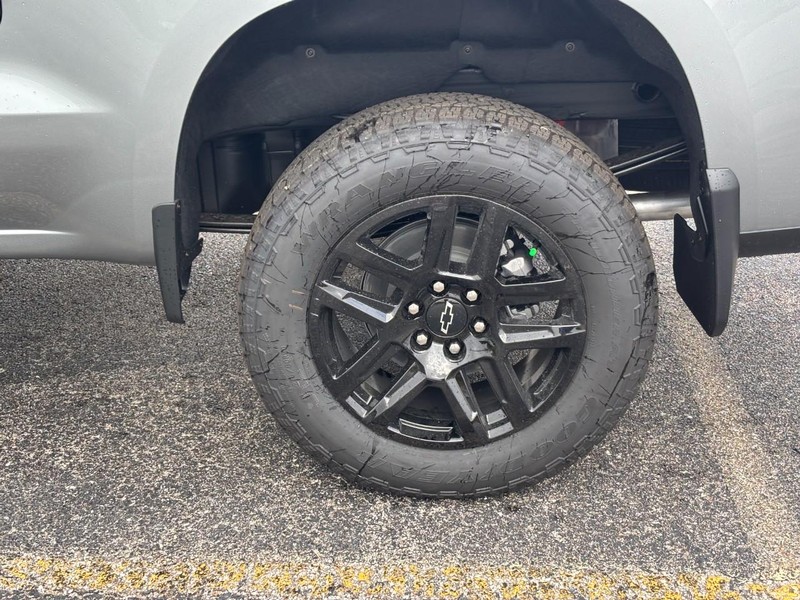 Chevrolet Silverado 1500 Vehicle Full-screen Gallery Image 4