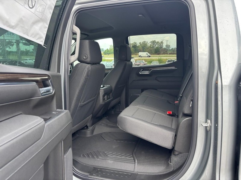 Chevrolet Silverado 1500 Vehicle Full-screen Gallery Image 5