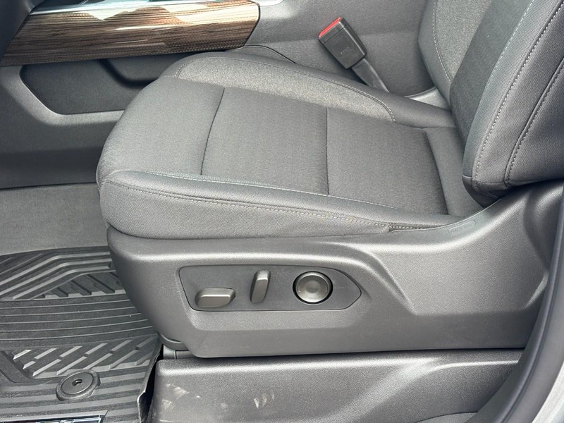 Chevrolet Silverado 1500 Vehicle Full-screen Gallery Image 10