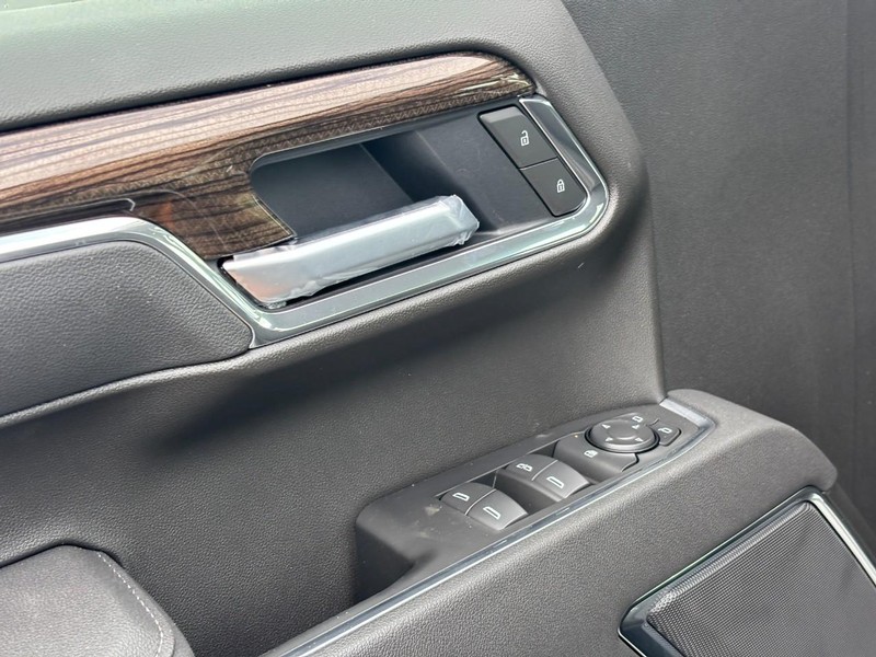Chevrolet Silverado 1500 Vehicle Full-screen Gallery Image 11
