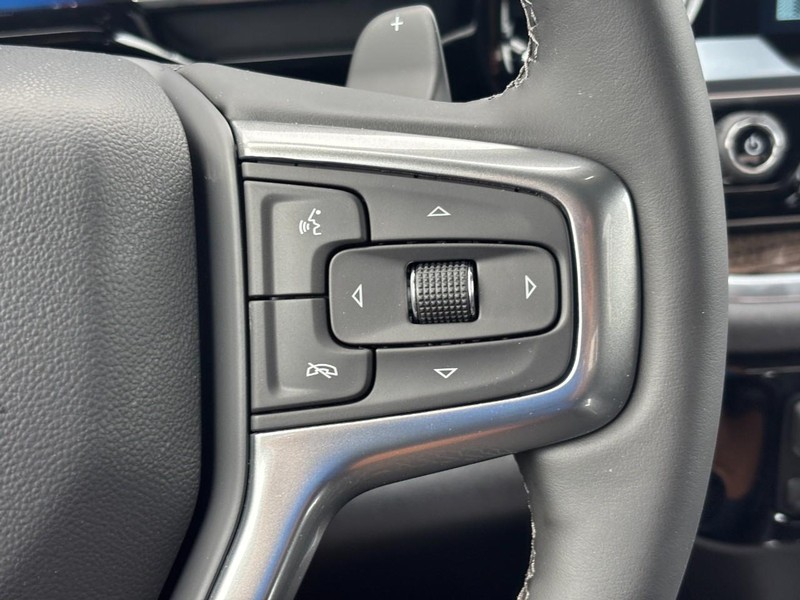 Chevrolet Silverado 1500 Vehicle Full-screen Gallery Image 13