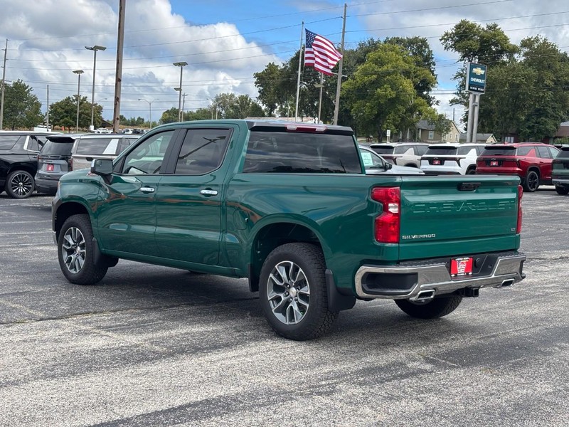 Chevrolet Silverado 1500 Vehicle Full-screen Gallery Image 3