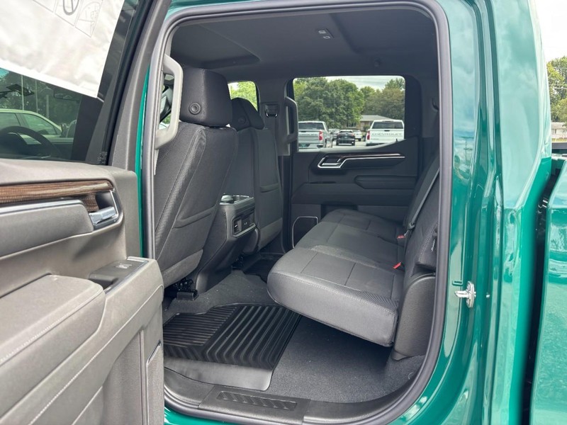 Chevrolet Silverado 1500 Vehicle Full-screen Gallery Image 5