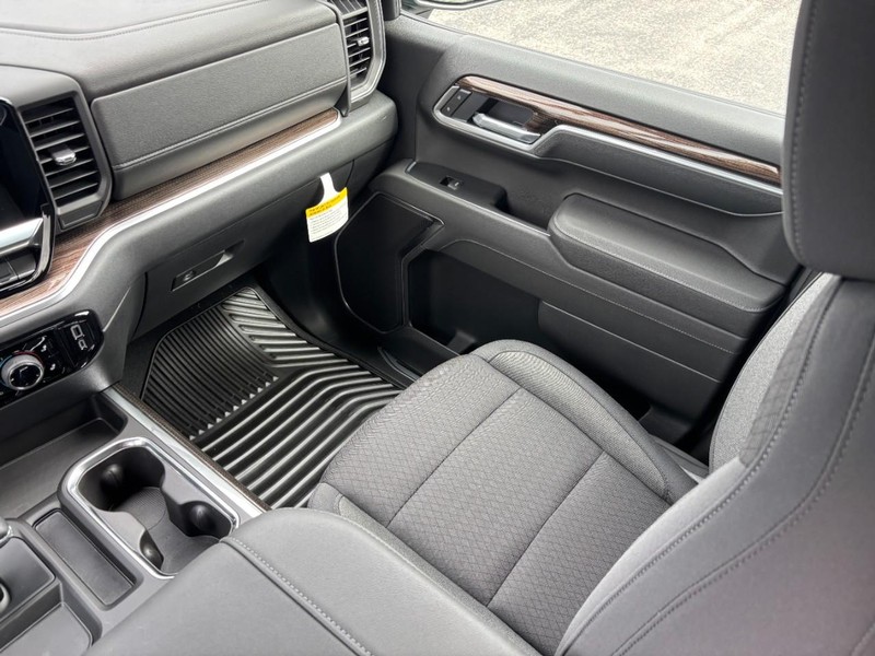 Chevrolet Silverado 1500 Vehicle Full-screen Gallery Image 9