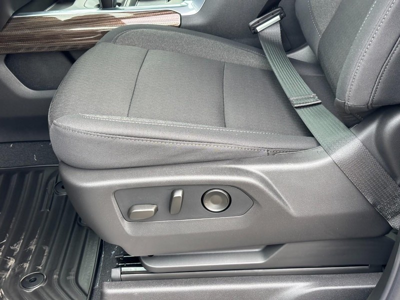 Chevrolet Silverado 1500 Vehicle Full-screen Gallery Image 10