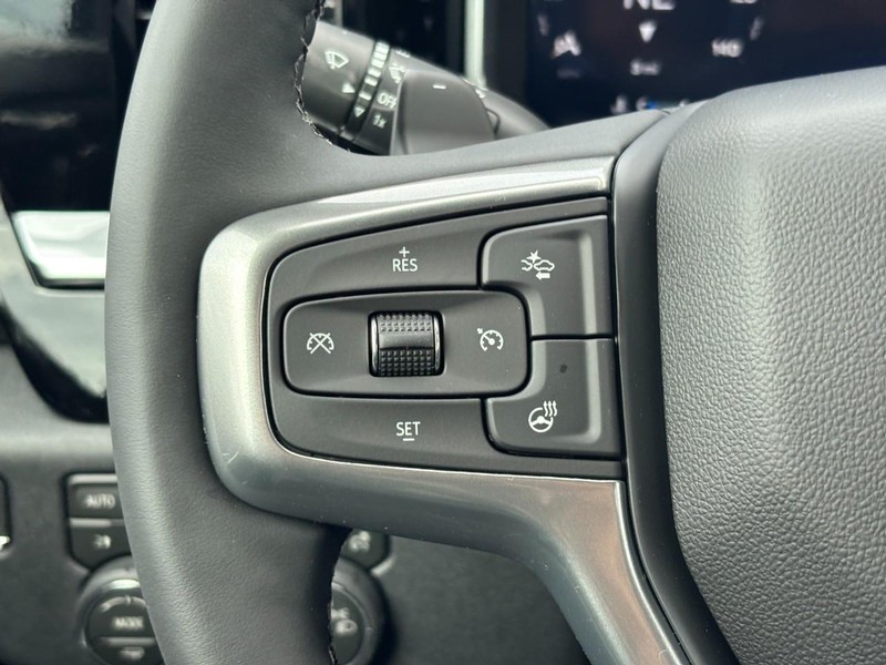 Chevrolet Silverado 1500 Vehicle Full-screen Gallery Image 12