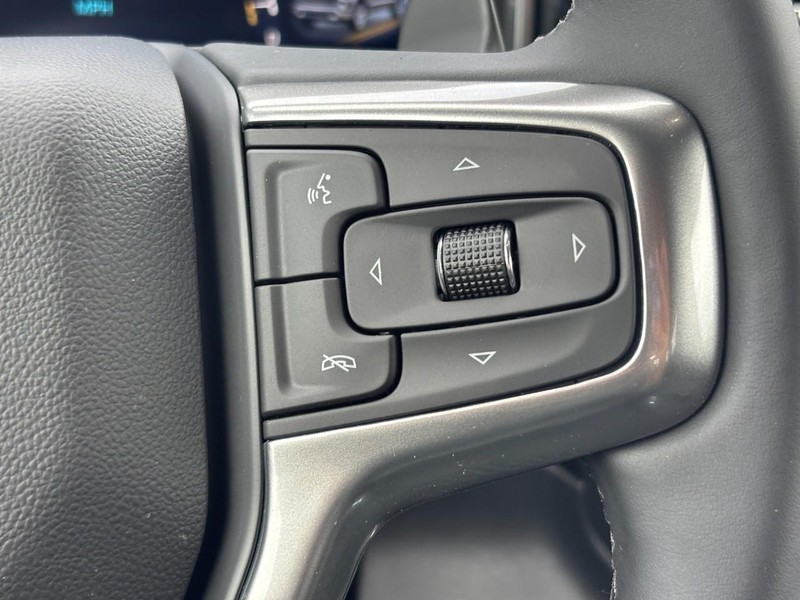 Chevrolet Silverado 1500 Vehicle Full-screen Gallery Image 13