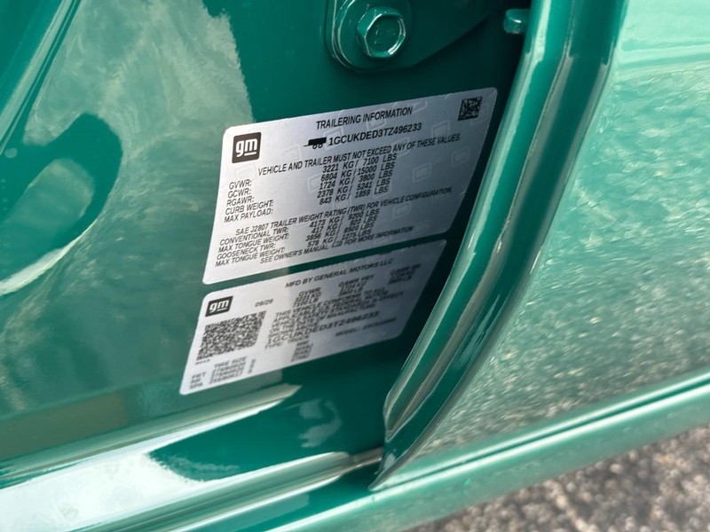 Chevrolet Silverado 1500 Vehicle Full-screen Gallery Image 18