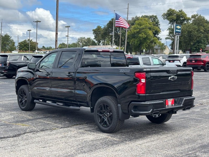 Chevrolet Silverado 1500 Vehicle Full-screen Gallery Image 3