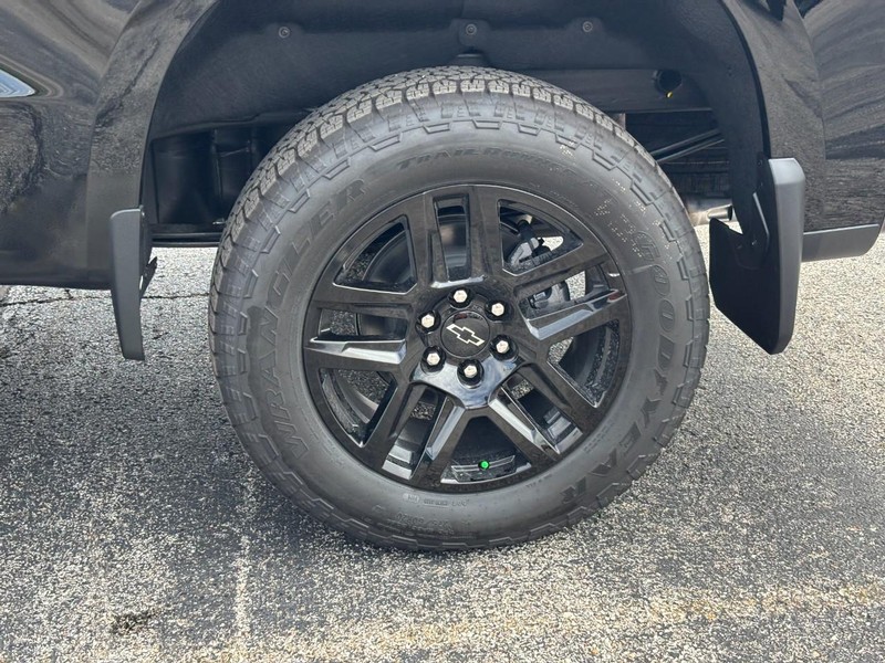 Chevrolet Silverado 1500 Vehicle Full-screen Gallery Image 4