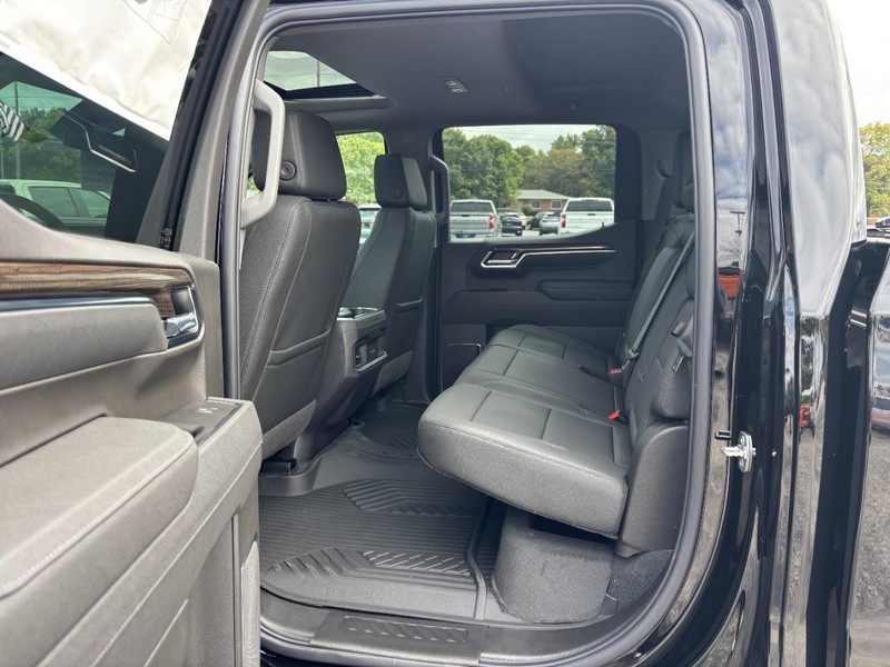 Chevrolet Silverado 1500 Vehicle Full-screen Gallery Image 5