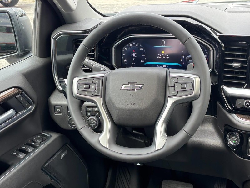 Chevrolet Silverado 1500 Vehicle Full-screen Gallery Image 8