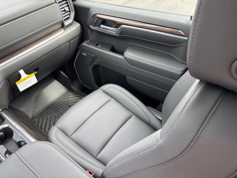 Chevrolet Silverado 1500 Vehicle Full-screen Gallery Image 10