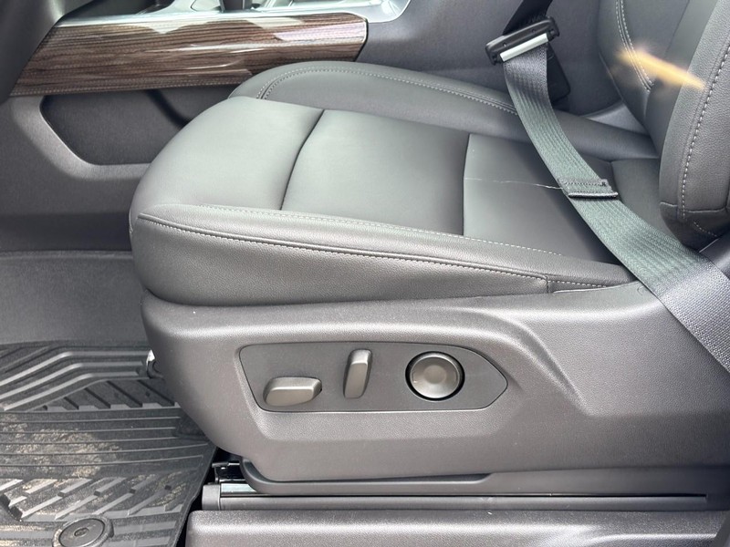 Chevrolet Silverado 1500 Vehicle Full-screen Gallery Image 11