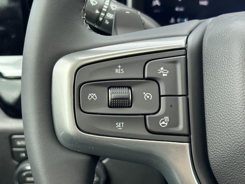 Chevrolet Silverado 1500 Vehicle Full-screen Gallery Image 13