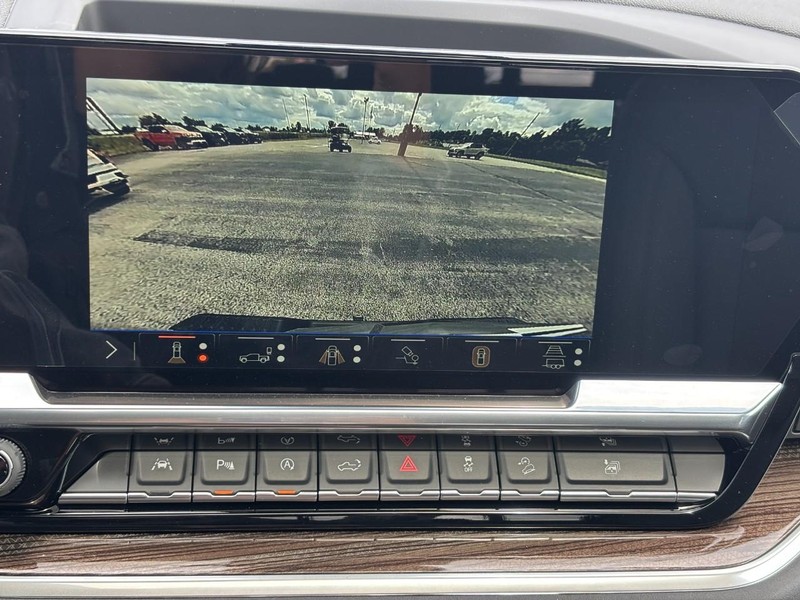 Chevrolet Silverado 1500 Vehicle Full-screen Gallery Image 18