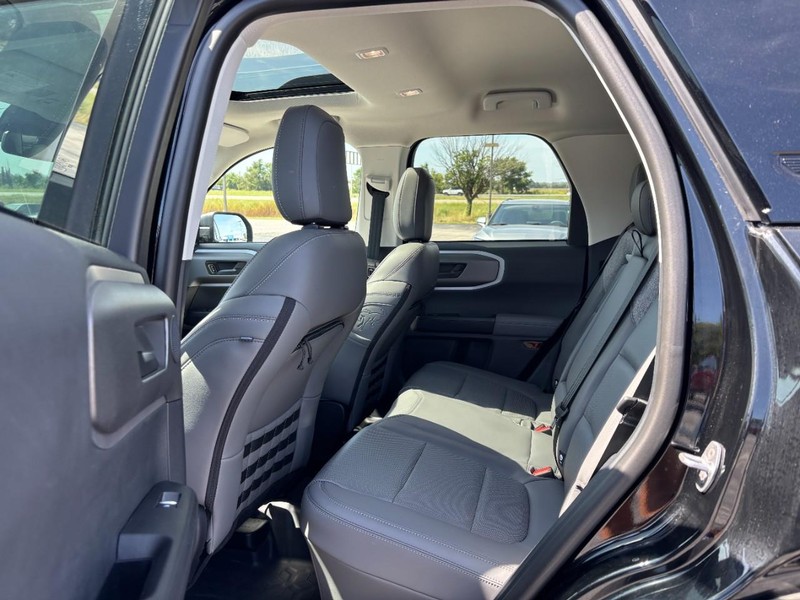 Ford Bronco Sport Vehicle Full-screen Gallery Image 10