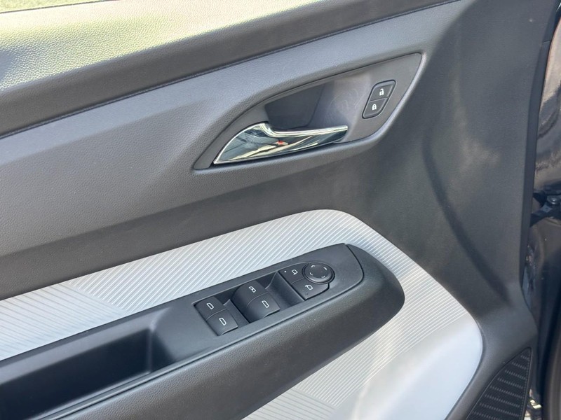 Chevrolet Bolt Vehicle Full-screen Gallery Image 17