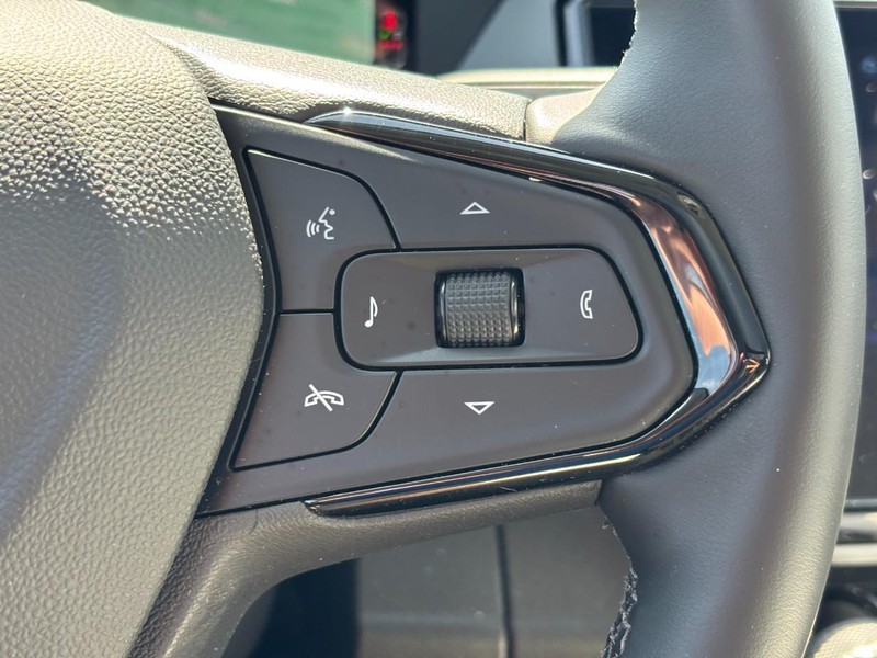 Chevrolet Bolt Vehicle Full-screen Gallery Image 19
