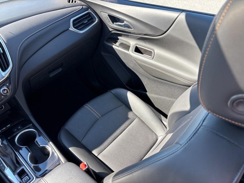 Chevrolet Equinox Vehicle Full-screen Gallery Image 14