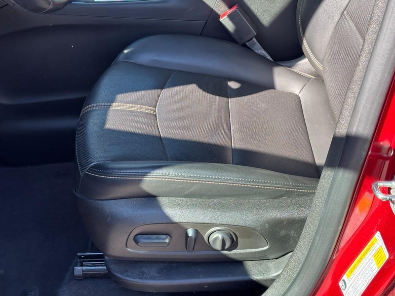 Chevrolet Equinox Vehicle Full-screen Gallery Image 15