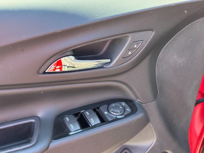 Chevrolet Equinox Vehicle Full-screen Gallery Image 16