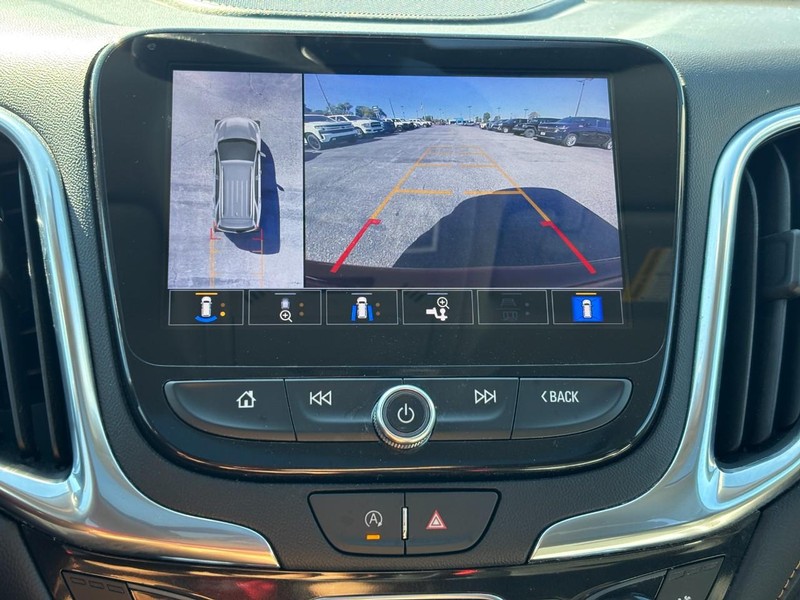 Chevrolet Equinox Vehicle Full-screen Gallery Image 22
