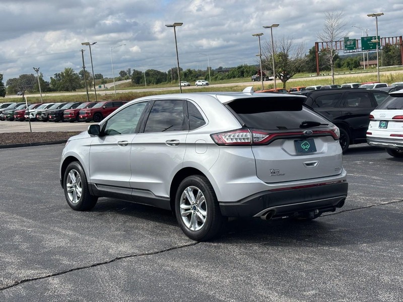 Ford Edge Vehicle Full-screen Gallery Image 03