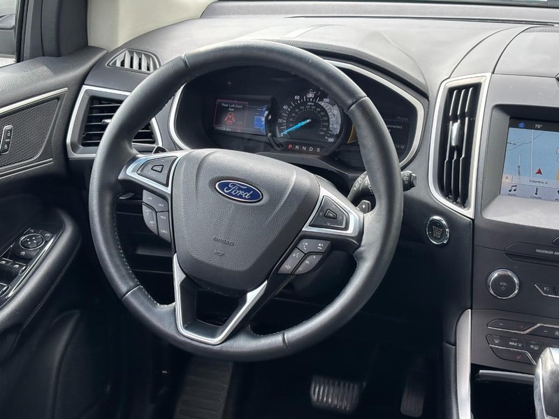 Ford Edge Vehicle Full-screen Gallery Image 12