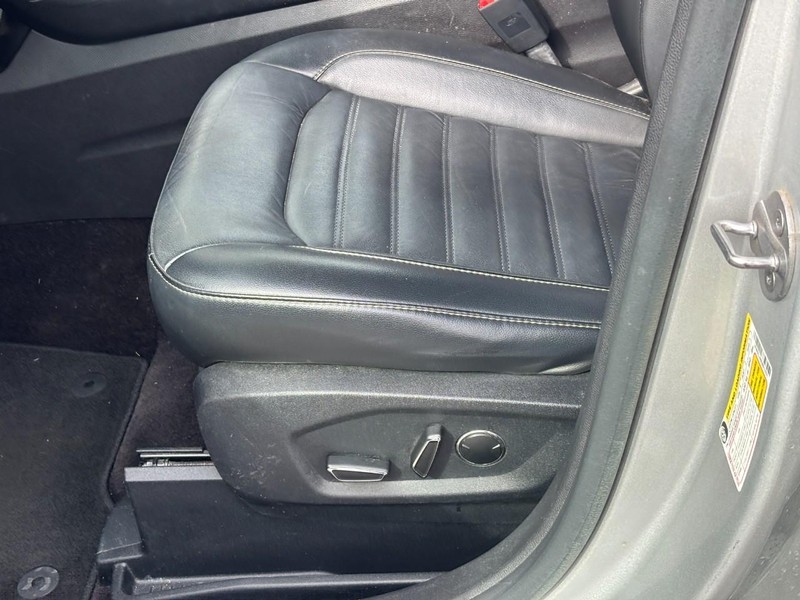 Ford Edge Vehicle Full-screen Gallery Image 15