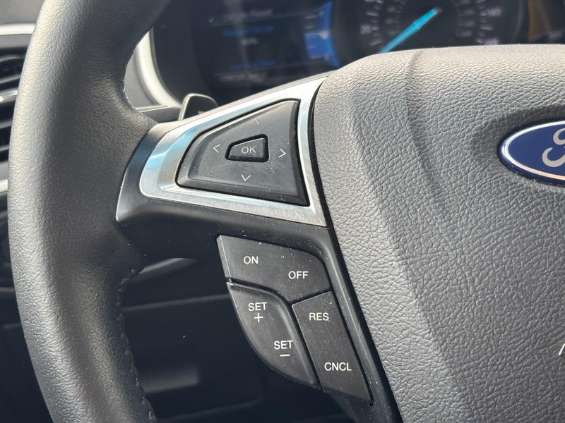 Ford Edge Vehicle Full-screen Gallery Image 17