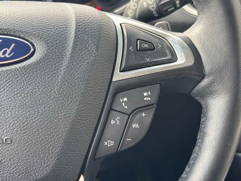 Ford Edge Vehicle Full-screen Gallery Image 18