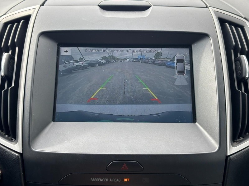Ford Edge Vehicle Full-screen Gallery Image 22