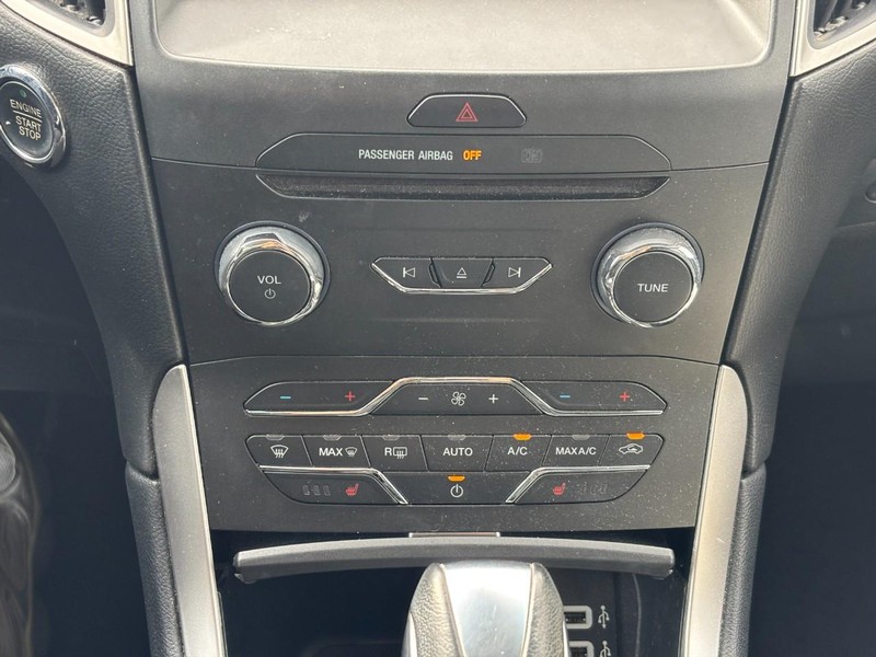 Ford Edge Vehicle Full-screen Gallery Image 23