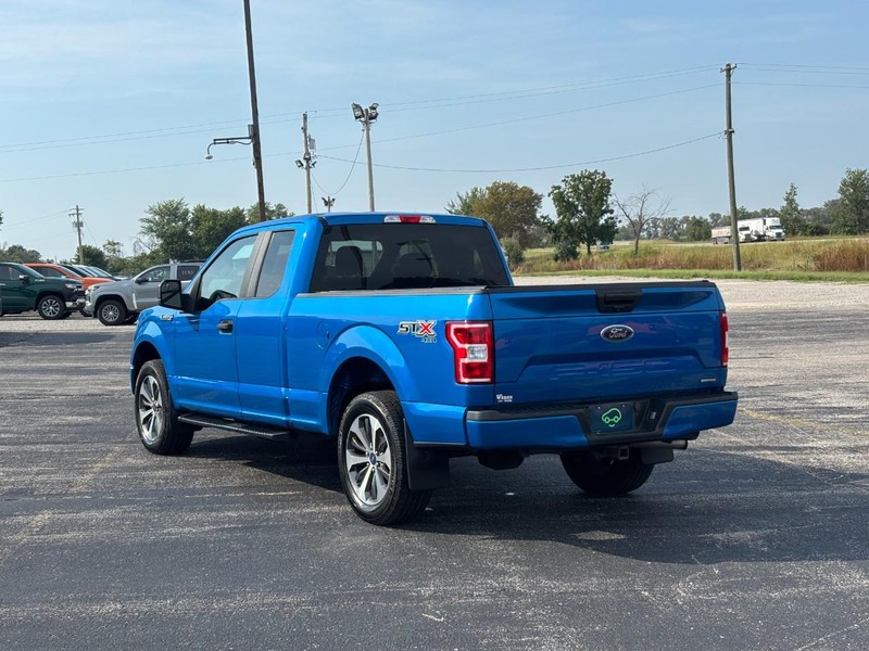 Ford F-150 Vehicle Full-screen Gallery Image 03