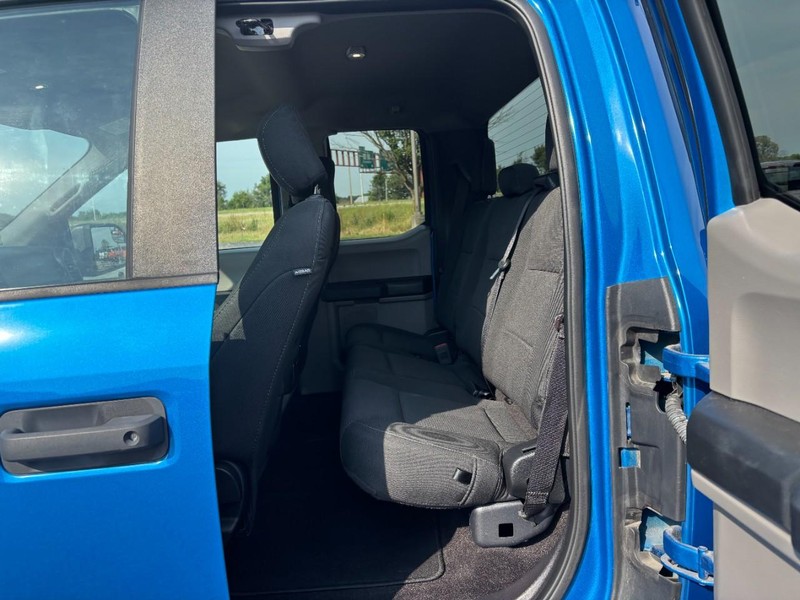 Ford F-150 Vehicle Full-screen Gallery Image 10