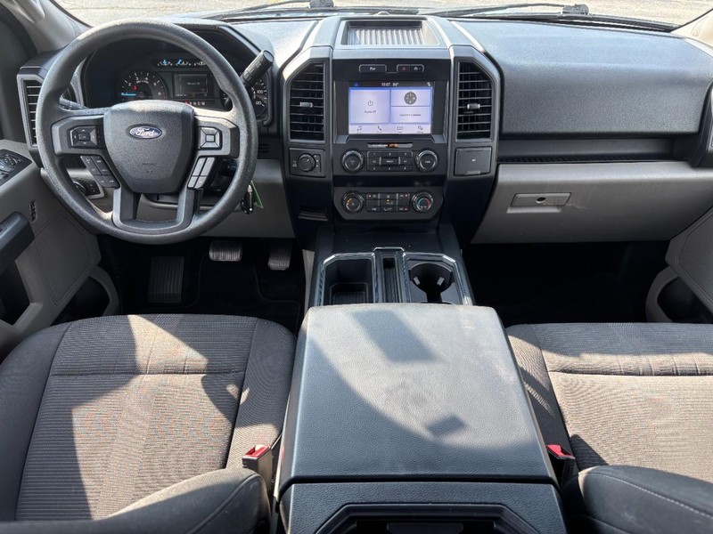 Ford F-150 Vehicle Full-screen Gallery Image 11
