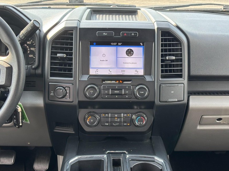 Ford F-150 Vehicle Full-screen Gallery Image 13