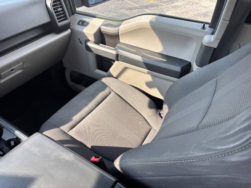Ford F-150 Vehicle Full-screen Gallery Image 14