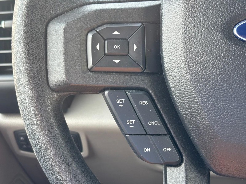 Ford F-150 Vehicle Full-screen Gallery Image 17