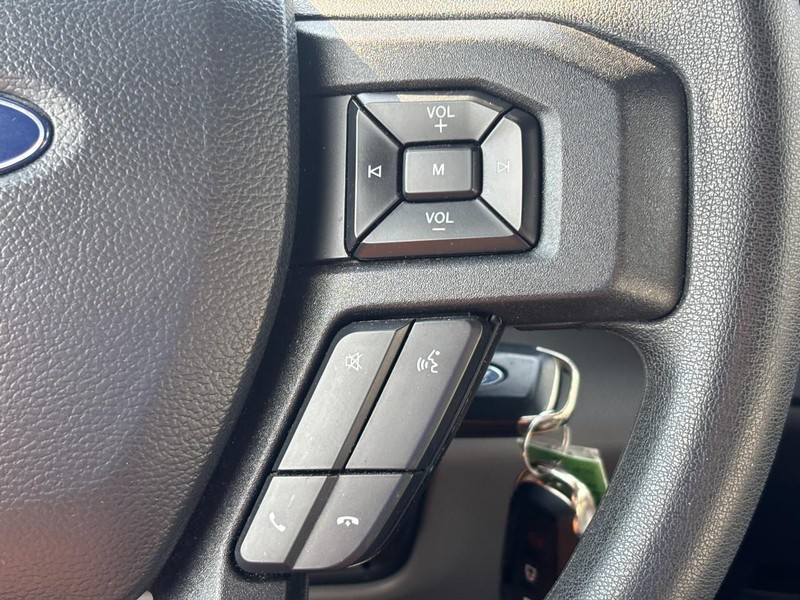 Ford F-150 Vehicle Full-screen Gallery Image 18