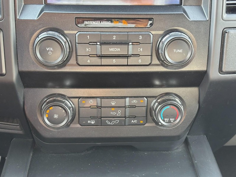 Ford F-150 Vehicle Full-screen Gallery Image 22