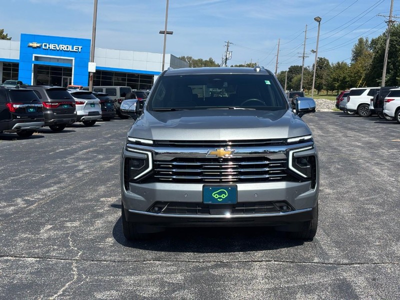 Chevrolet Suburban Vehicle Full-screen Gallery Image 08