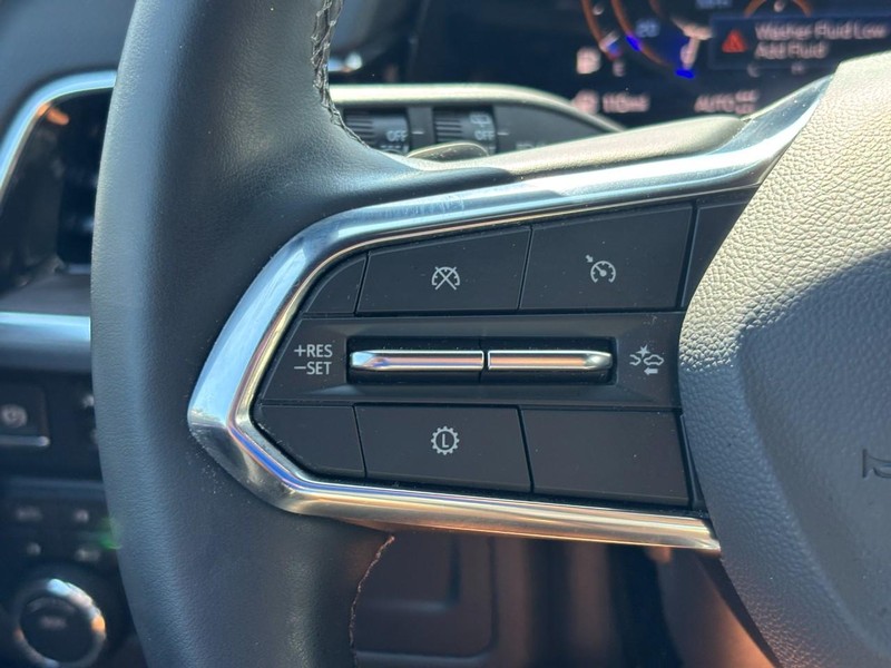 Chevrolet Suburban Vehicle Full-screen Gallery Image 18