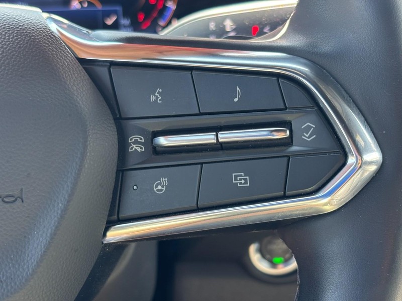 Chevrolet Suburban Vehicle Full-screen Gallery Image 19