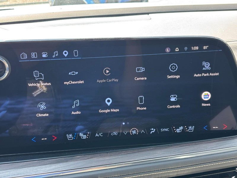 Chevrolet Suburban Vehicle Full-screen Gallery Image 21